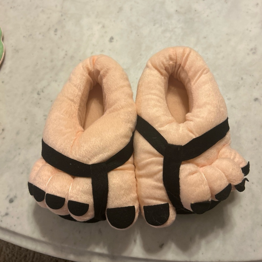 Kids Plush Toe Slippers - Black and Tan